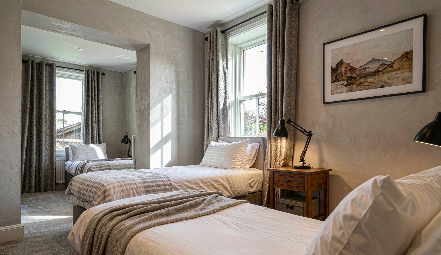 Home Twin bedroom with two single beds